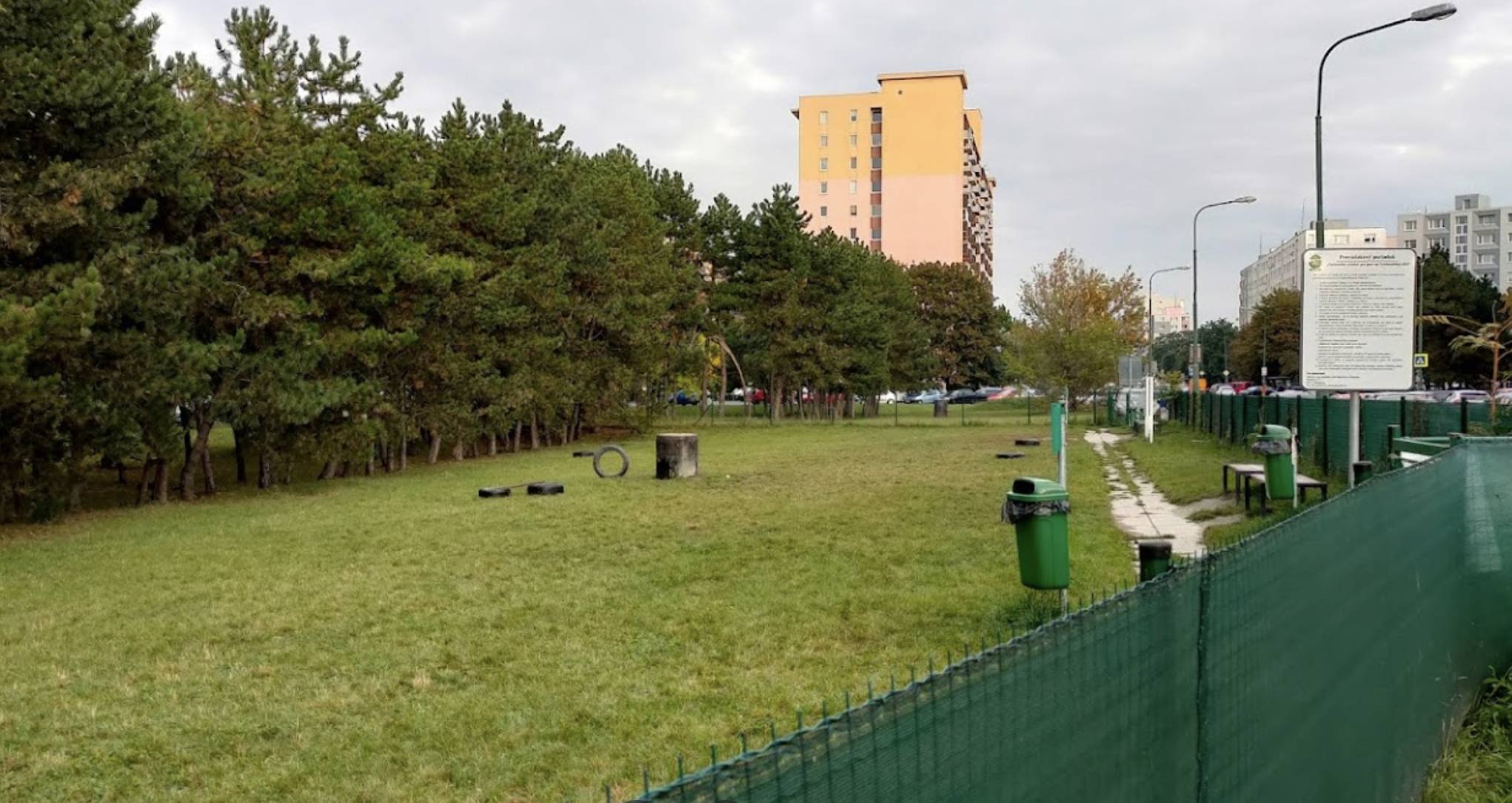 Oplotený výbeh psov - Vyšehradská